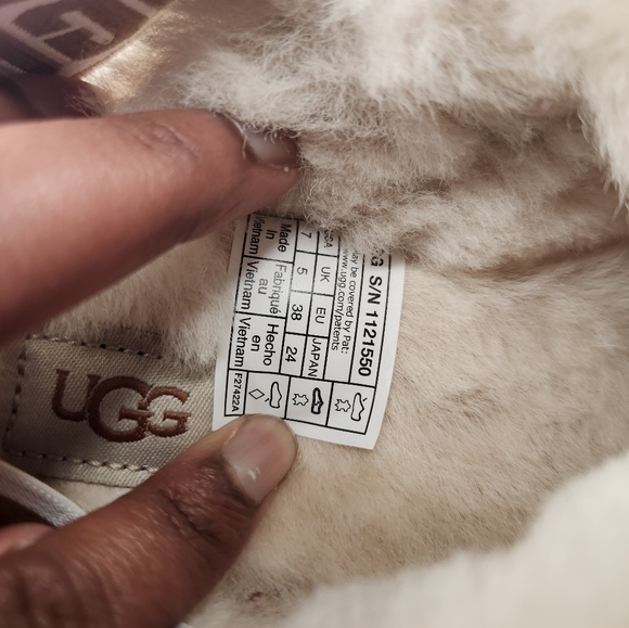 Ugg Slides - Picture 4 of 4